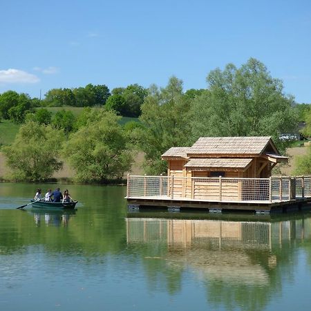 Cabanes Flottantes Du Lac De Pelisse Douzains Ngoại thất bức ảnh