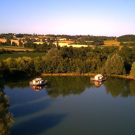 Cabanes Flottantes Du Lac De Pelisse Douzains Ngoại thất bức ảnh