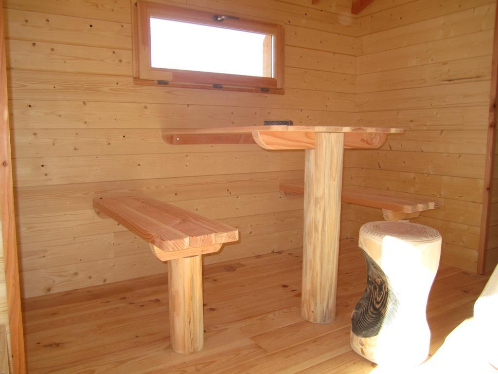 Cabanes Flottantes Du Lac De Pelisse Douzains Phòng bức ảnh