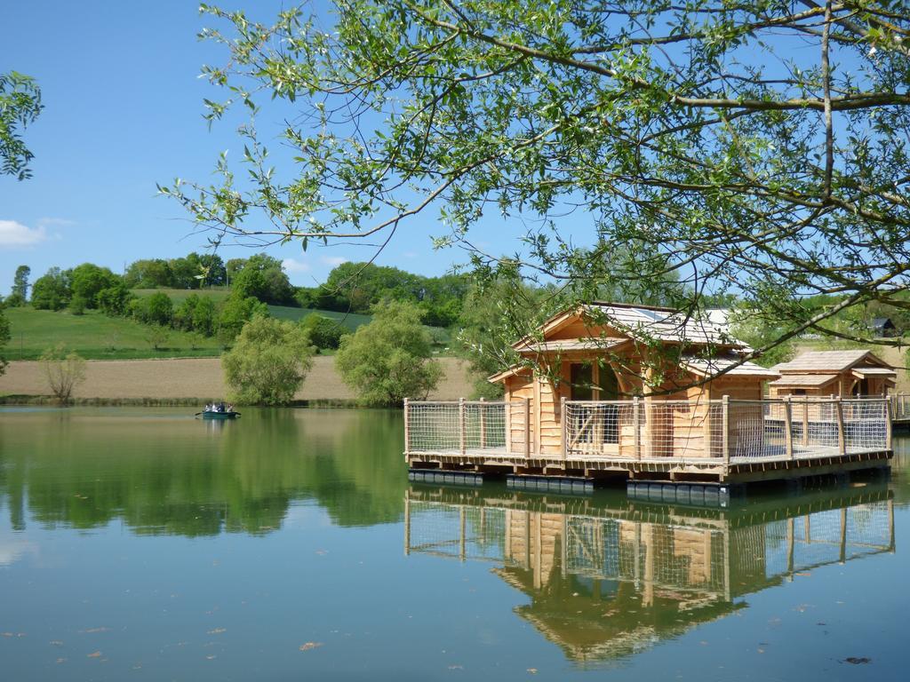 Cabanes Flottantes Du Lac De Pelisse Douzains Ngoại thất bức ảnh