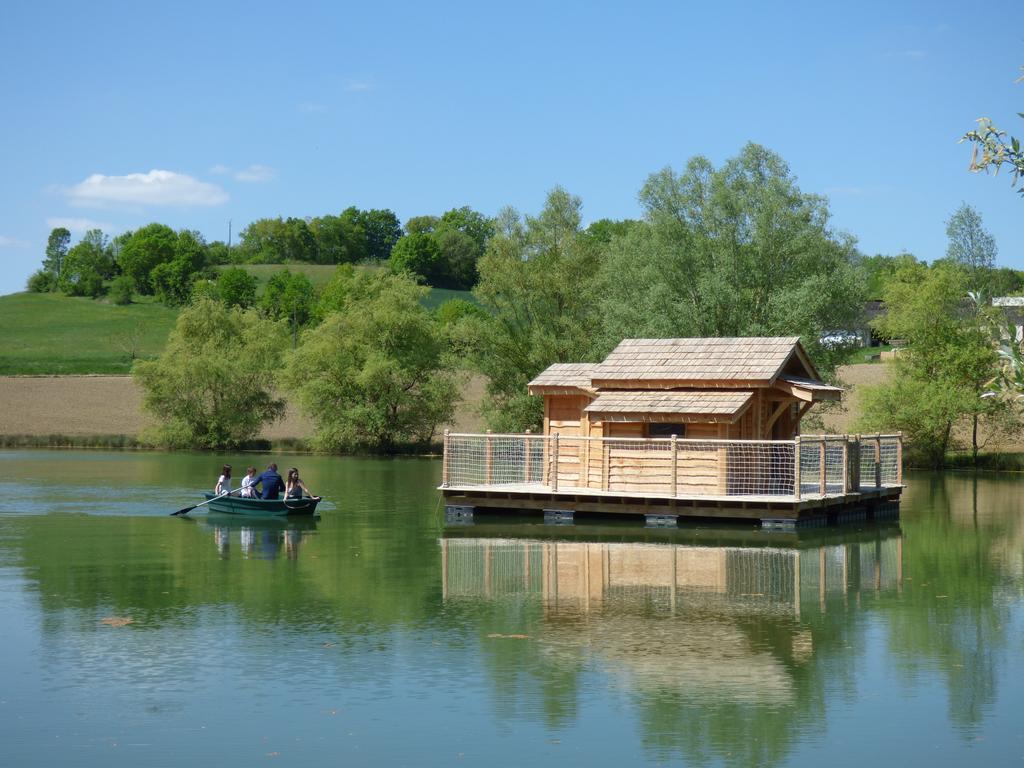 Cabanes Flottantes Du Lac De Pelisse Douzains Ngoại thất bức ảnh