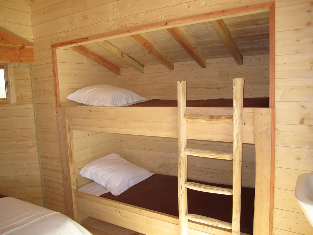 Cabanes Flottantes Du Lac De Pelisse Douzains Phòng bức ảnh