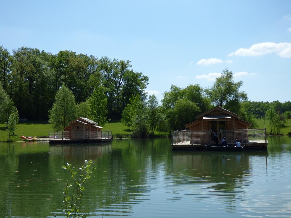 Cabanes Flottantes Du Lac De Pelisse Douzains Ngoại thất bức ảnh